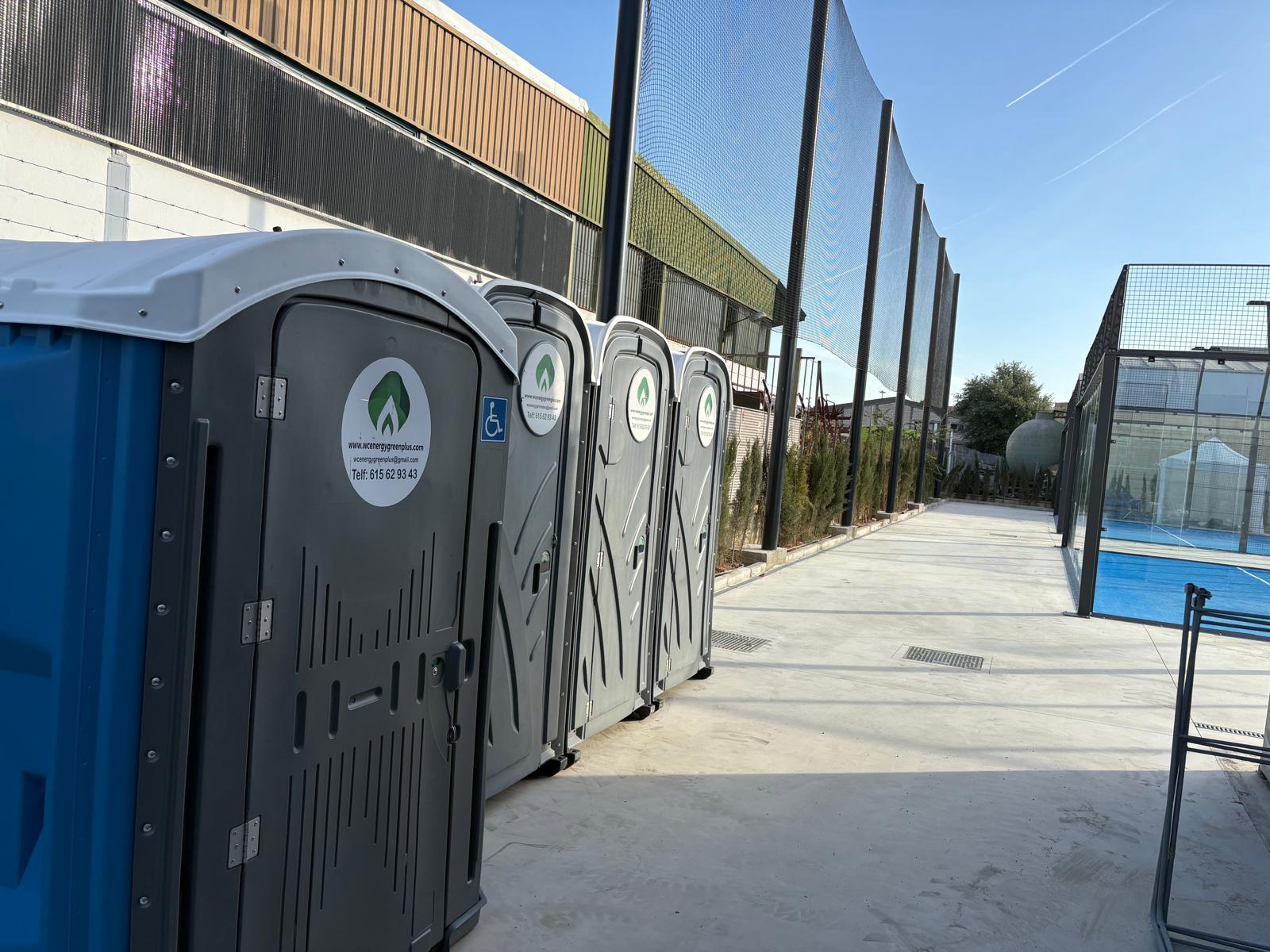 Alquiler de baños portátiles en Málaga para eventos y obras.